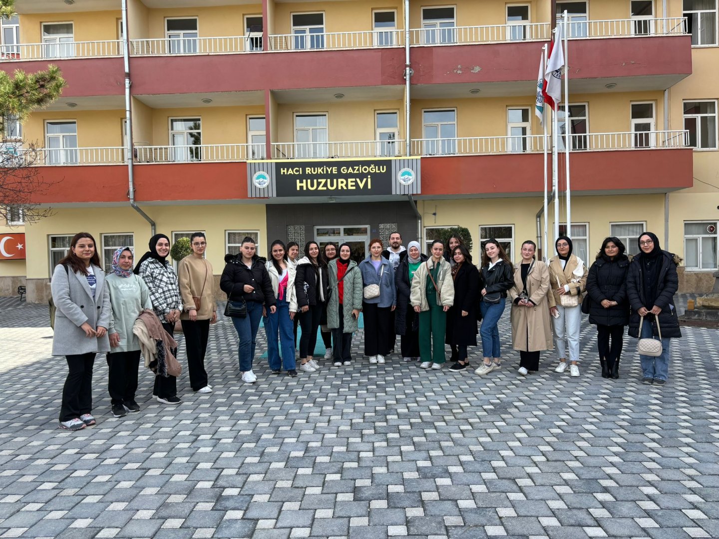 Öğrencilerimizle Hacı Rukiye Gazioğlu Huzurevi Ziyareti