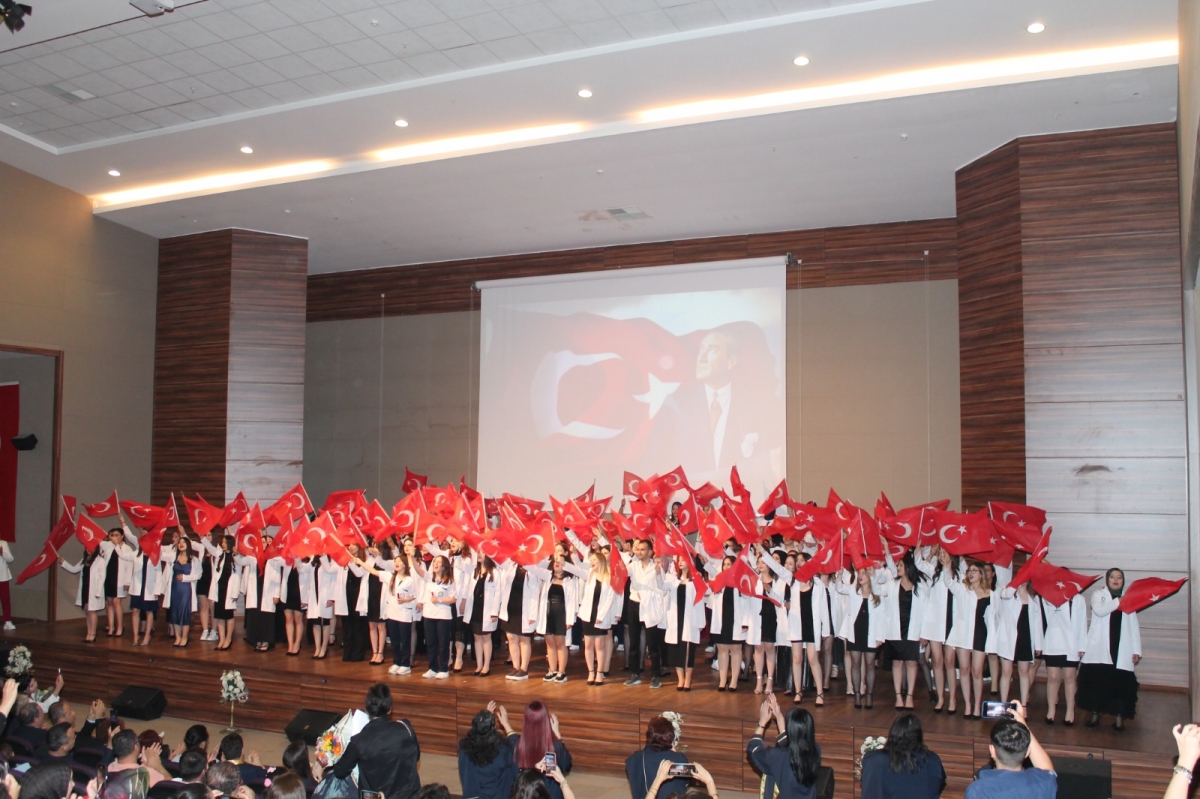 Üniversitemiz Sağlık Bilimleri Fakültesi’nde “Önlük Giyme ve Işık Alma”  Töreni