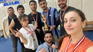 Voleybol turnuvası kazananları